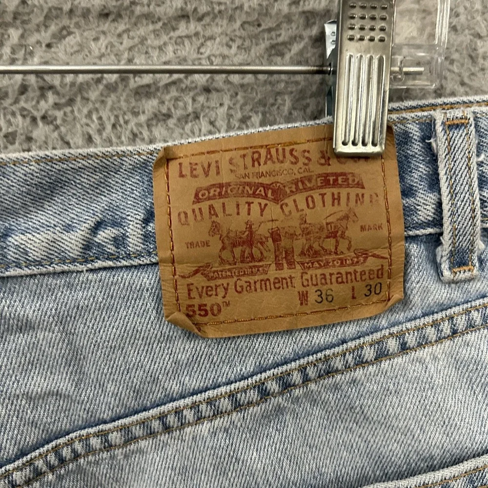 Vintage Levis Jeans Mens 36x30 Blue Denim 550 Relaxed Fit American Light Wash